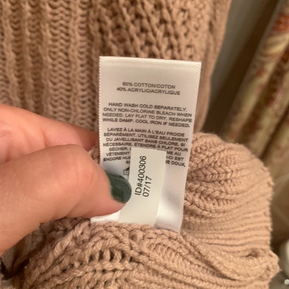 🔴{EXPRESS} Pink Sweater - Picture 9 of 10